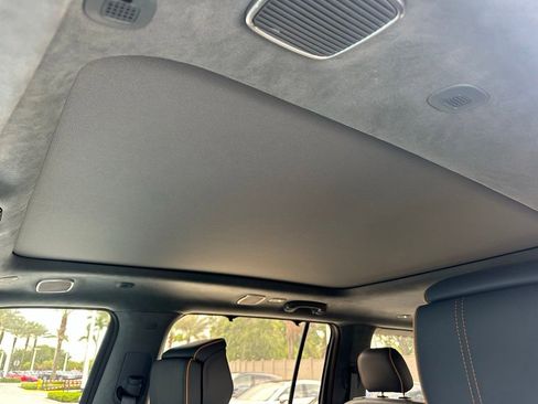 Used 2023 Jeep Grand Wagoneer Series III AWD/4WD image 35