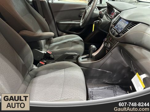 Used 2022 Chevrolet Trax LS w/ Tint and Cruise Package image 17