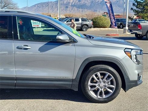 Used 2024 GMC Terrain SLT image 2