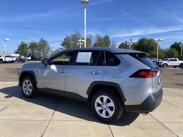 Used 2025 Toyota RAV4 LE AWD/4WD image 9