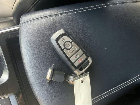 Used 2020 Ford Edge Titanium image 12