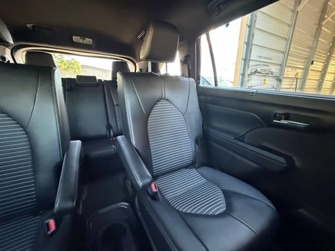 Used 2025 Toyota Highlander XSE AWD/4WD image 40
