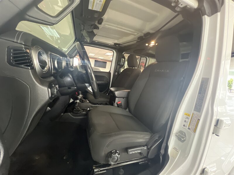 Used 2019 Jeep Wrangler Unlimited Sahara AWD/4WD image 9