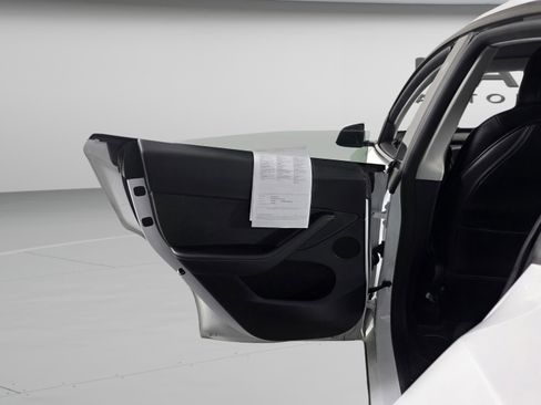 Used 2023 Tesla Model Y Long Range image 15