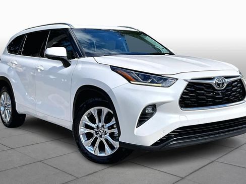 Used 2020 Toyota Highlander Limited image 2