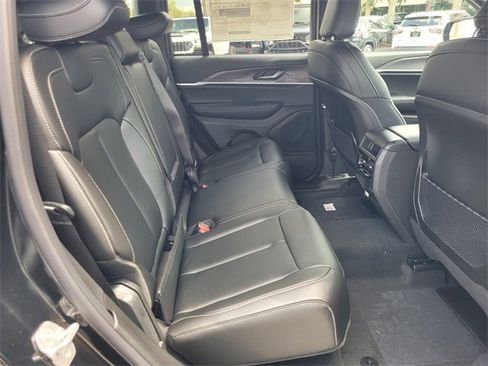 New 2025 Jeep Grand Cherokee Limited image 13