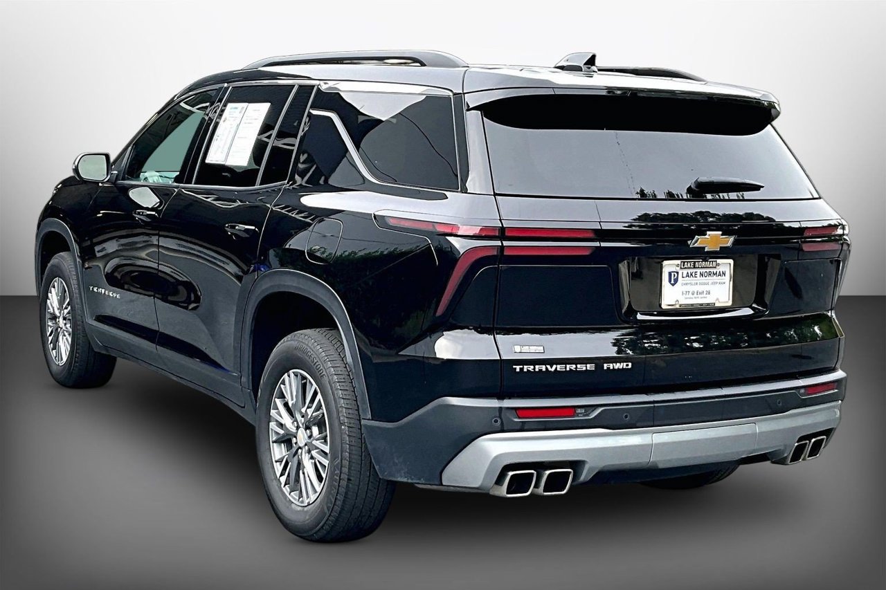 Used 2025 Chevrolet Traverse LT AWD/4WD image 6