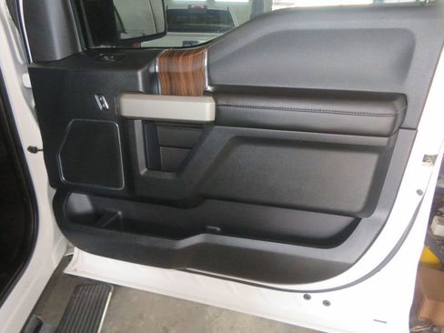 Used 2017 Ford F150 Lariat w/ Equipment Group 502A Luxury image 33