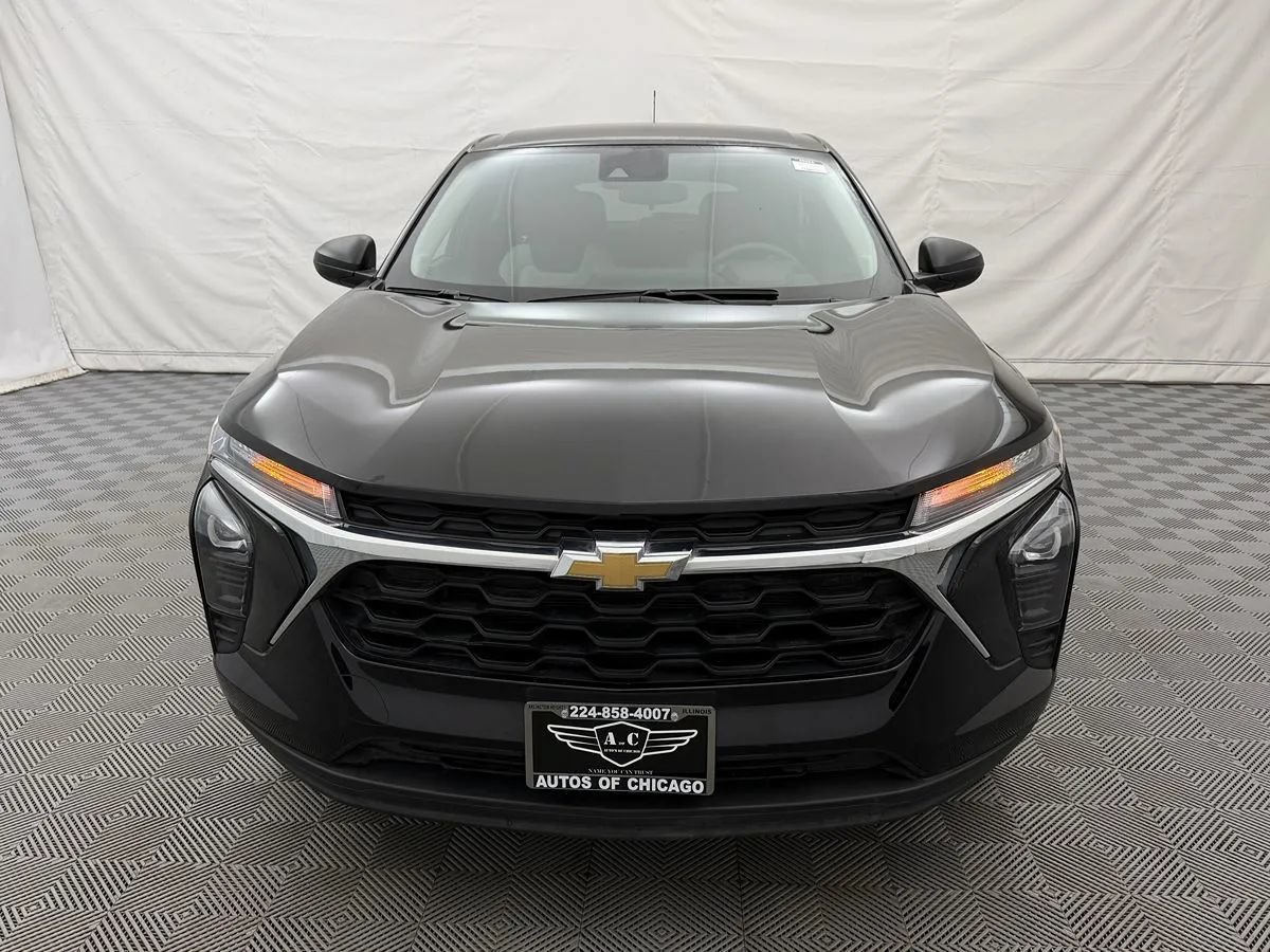 Used 2024 Chevrolet Trax LS FWD image 2