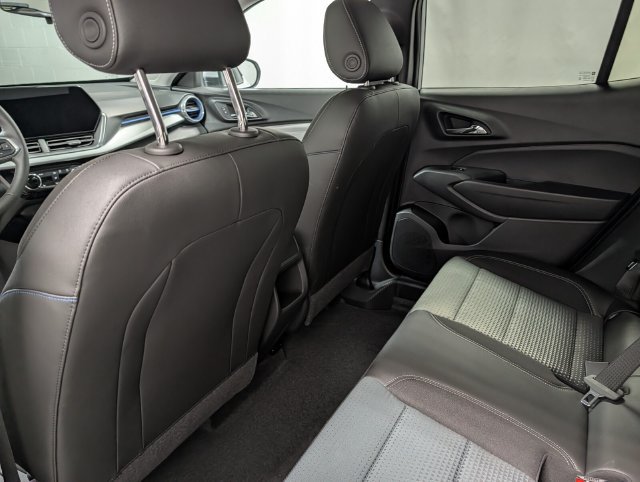New 2026 Chevrolet Trax LT w/ Sunroof Package FWD image 12