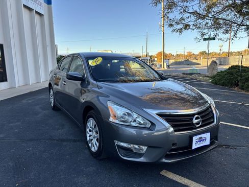 Used 2015 Nissan Altima 2.5 S w/ Power Driver Seat Package image 9