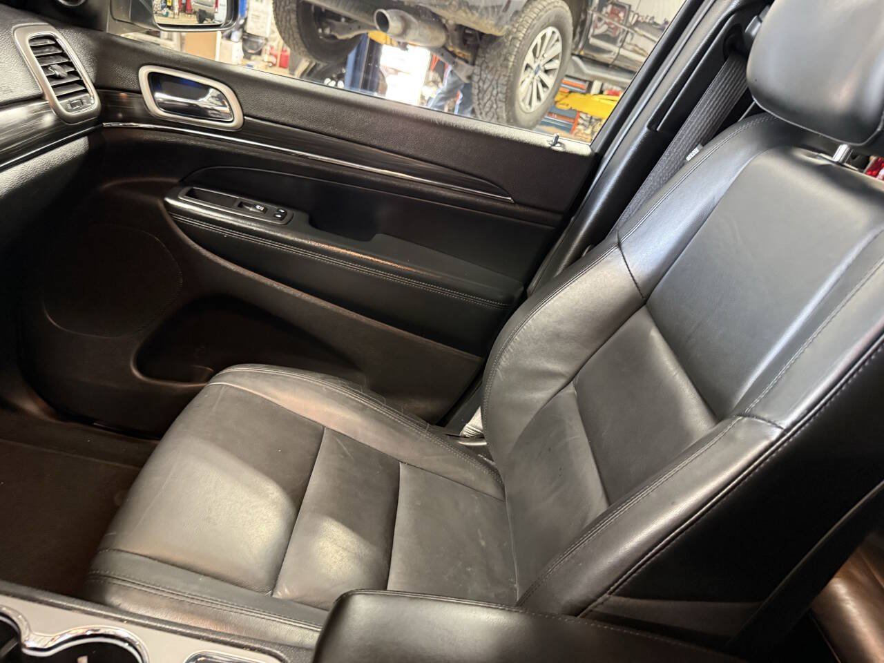 Used 2020 Jeep Grand Cherokee Limited AWD/4WD image 36