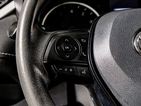 Used 2021 Toyota RAV4 LE FWD image 17