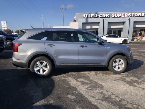 Used 2023 Kia Sorento LX image 6