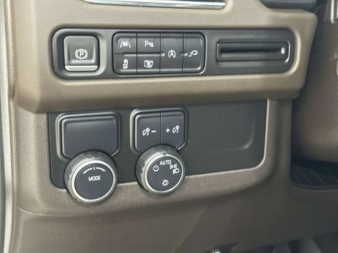 Used 2022 Chevrolet Tahoe LT w/ Luxury Package RWD image 35