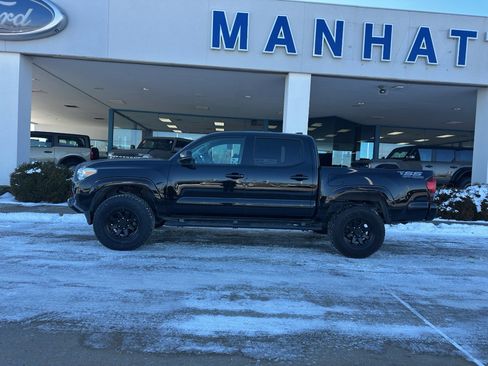 Used 2023 Toyota Tacoma SR image 4