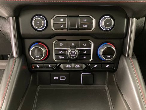 Used 2023 Chevrolet Suburban RST image 13