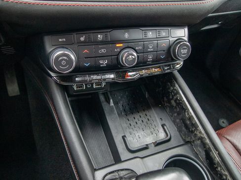 Used 2025 Dodge Durango R/T AWD/4WD image 12