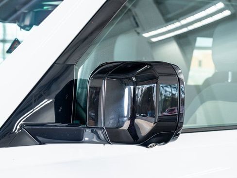 Used 2022 Land Rover Defender 90 X-Dynamic S image 24