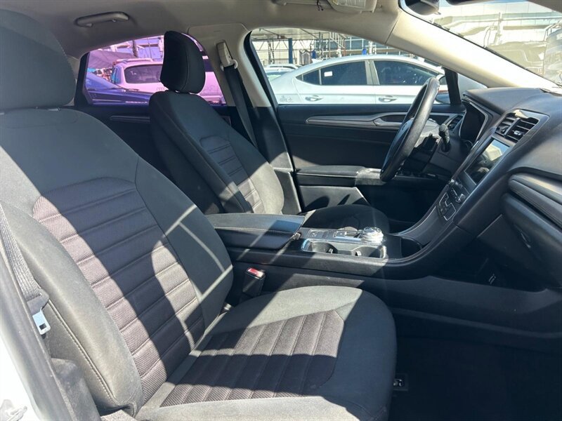 Used 2019 Ford Fusion SE FWD image 25