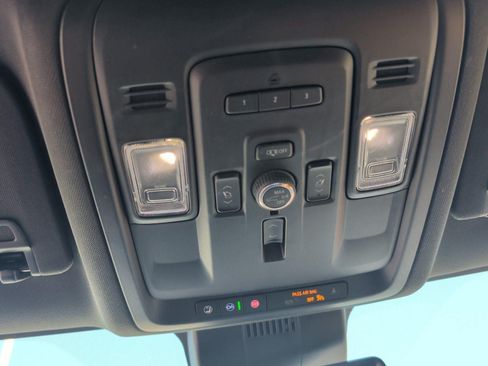 Used 2024 GMC Yukon AT4 AWD/4WD image 30