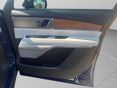 New 2026 Cadillac Vistiq Luxury w/ LPO, Floor Liner Package AWD/4WD image 15