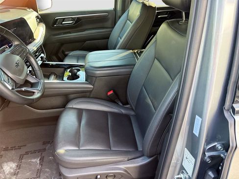Used 2025 Chevrolet Suburban Z71 AWD/4WD image 22