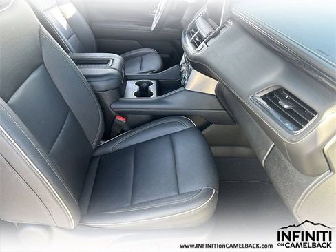 Used 2023 GMC Yukon SLT w/ SLT Premium Package image 12