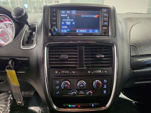 Used 2018 Dodge Grand Caravan SE FWD image 10
