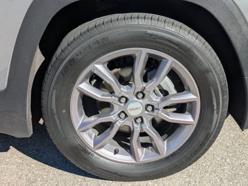 Used 2023 GMC Terrain SLT image 11