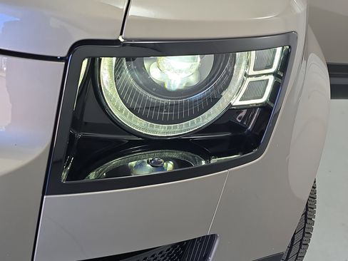 Used 2023 Land Rover Defender 110 X-Dynamic SE image 31