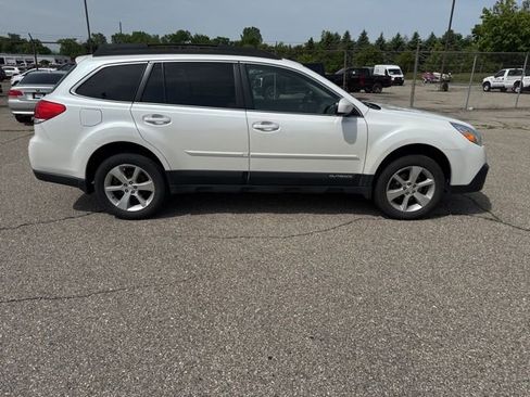 Used 2014 Subaru Outback 2.5i Limited w/ Moonroof Package AWD/4WD image 9