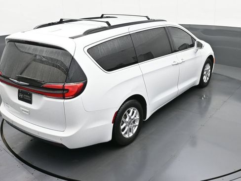 Used 2022 Chrysler Pacifica Touring-L image 29