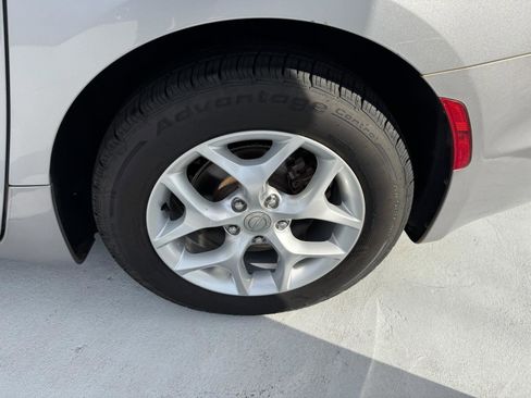 Used 2017 Chrysler Pacifica Touring-L Plus w/ Advanced Safetytec Group image 26