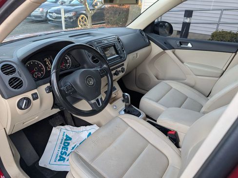 Used 2016 Volkswagen Tiguan S image 8