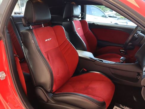 Used 2015 Dodge Challenger SRT Hellcat RWD image 13
