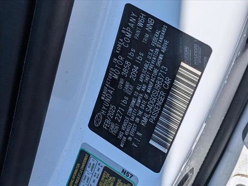 Used 2025 Hyundai Elantra SEL image 12