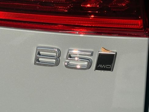 New 2026 Volvo XC60 B5 Ultra w/ Protection Package Premier image 8