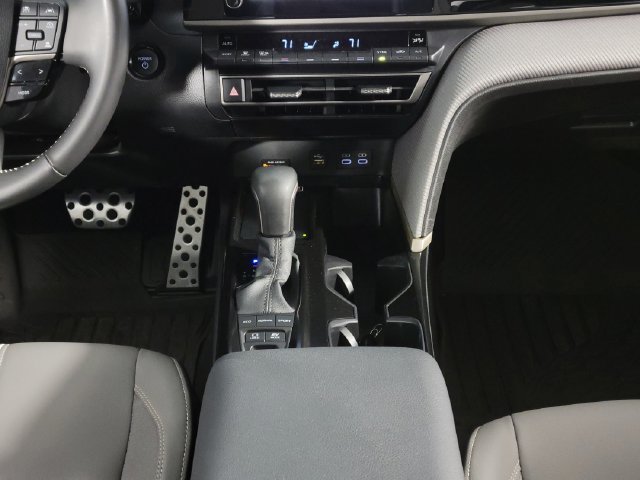 Used 2025 Toyota Camry SE FWD image 24