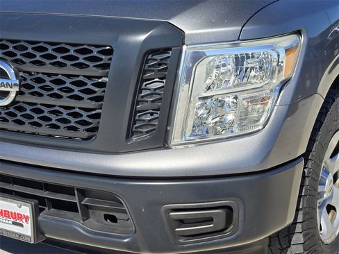 Used 2017 Nissan Titan S image 7