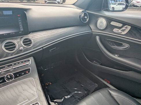 Used 2018 Mercedes-Benz E 300 image 4