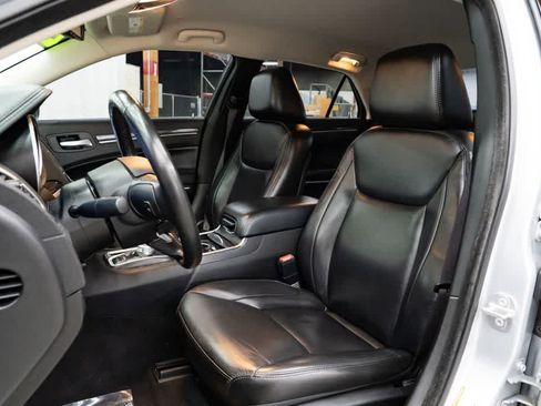 Used 2021 Chrysler 300 Touring L RWD image 23