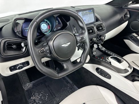 Used 2023 Aston Martin V8 Vantage Roadster image 3
