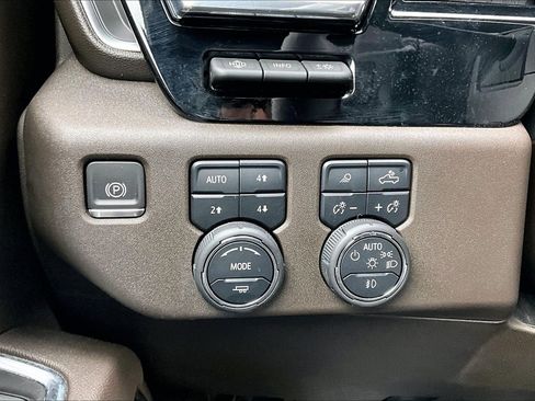 Used 2024 Chevrolet Silverado 1500 LTZ image 28