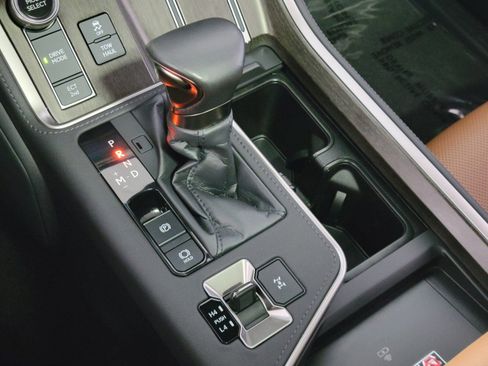 Certified 2025 Lexus GX 550 w/ Cold Area Package image 26