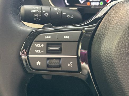 Used 2025 Honda Pilot EX-L image 38