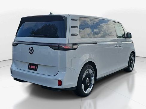 Used 2025 Volkswagen ID. Buzz Pro S RWD image 3