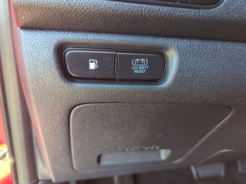 Used 2017 Kia Niro LX image 31