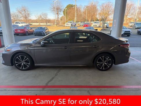 Used 2020 Toyota Camry SE image 7
