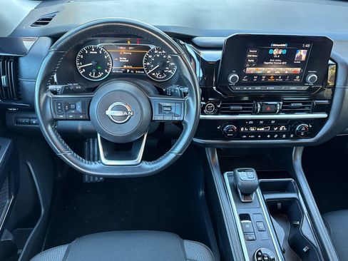 Used 2024 Nissan Pathfinder SV image 18